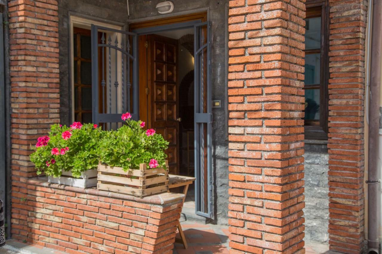 La Casa Di Iside A Mare Apartment Catania Bagian luar foto